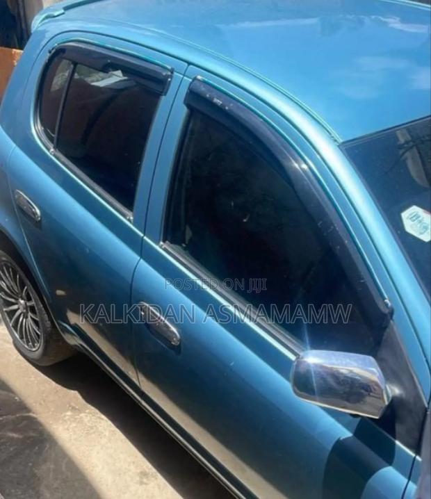 Toyota Vitz 2002 Blue