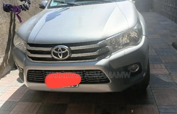 Toyota Hilux 2019 Silver