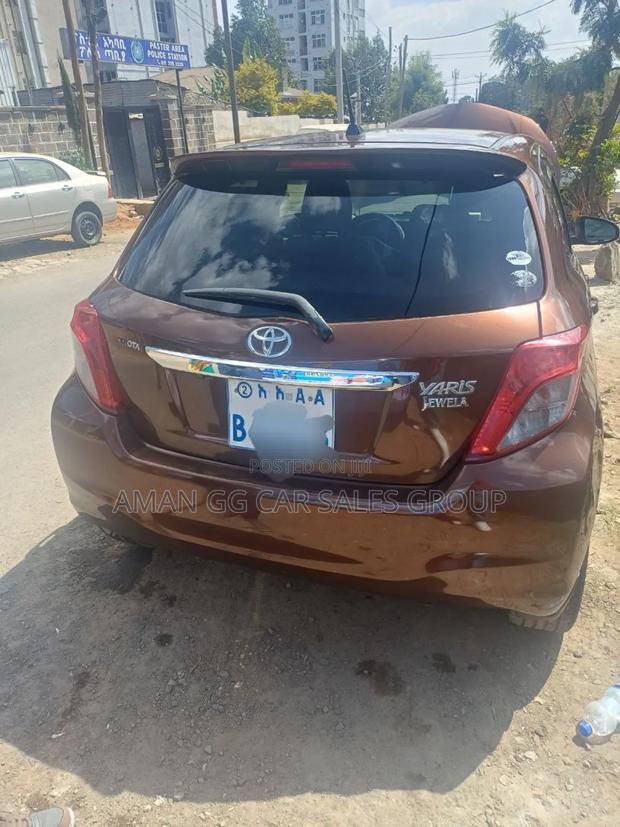 Toyota Yaris 2012 Brown