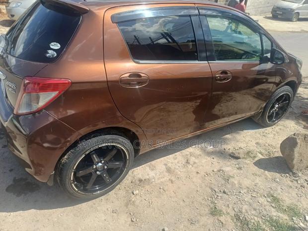 Toyota Yaris 2012 Brown