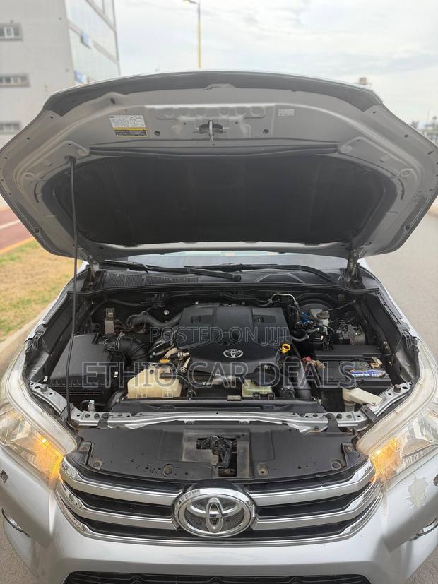 Toyota Hilux 2017 Silver