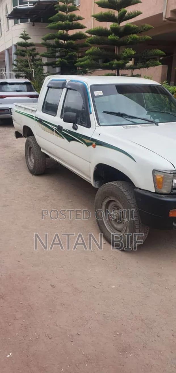 Toyota Hilux 1998 White