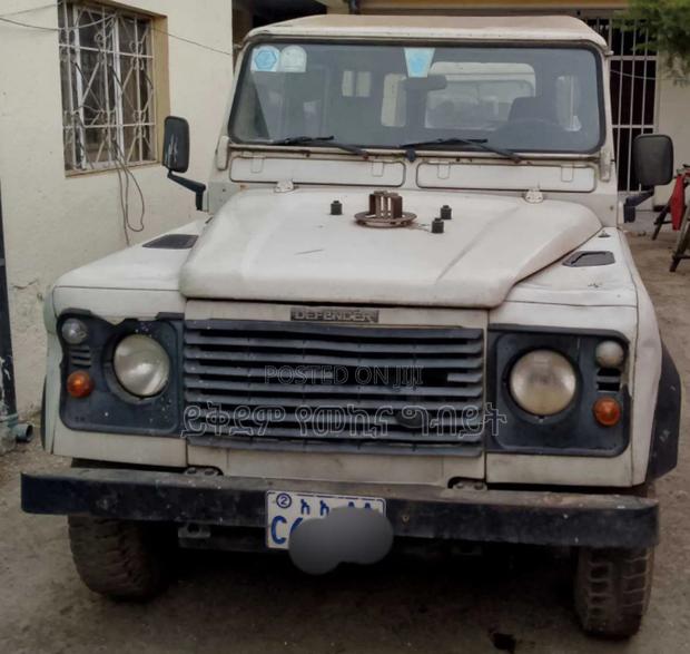 Land Rover Defender 2002 White