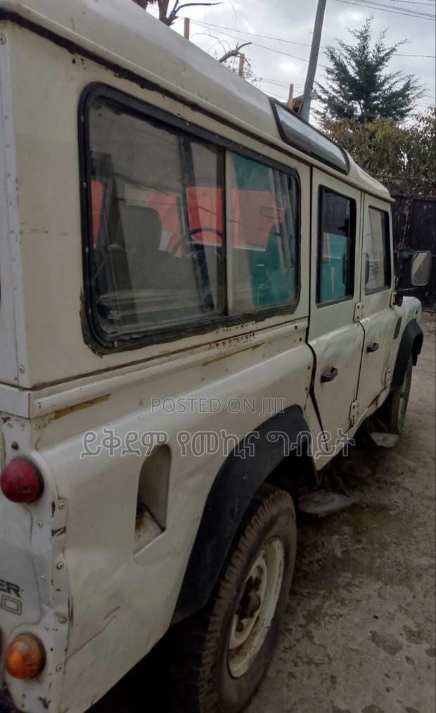 Land Rover Defender 2002 White