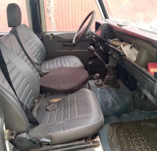 Land Rover Defender 2002 White