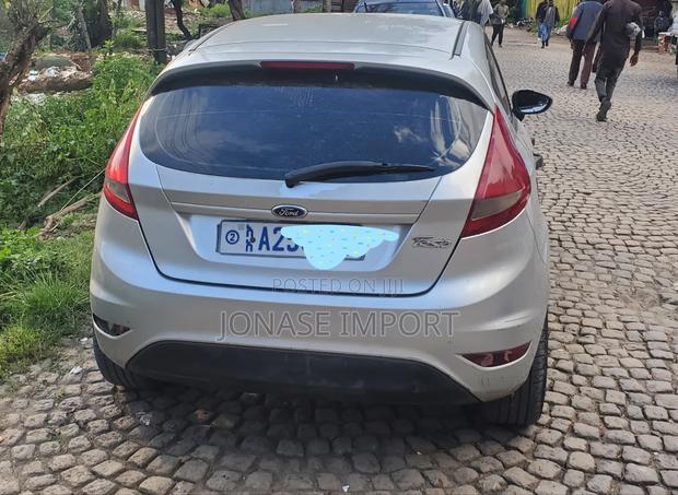 Ford Fiesta SEL Sedan 2012 Silver