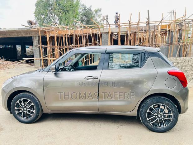 Suzuki Swift 2022 Gray