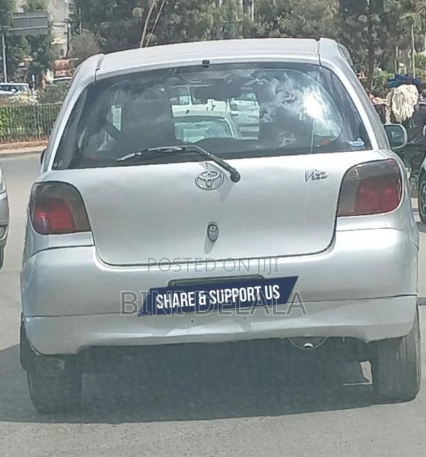 Toyota Vitz 2001 Silver