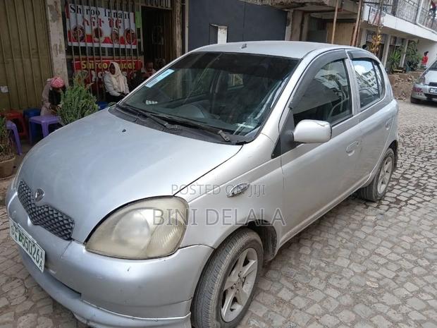 Toyota Vitz 2001 Silver