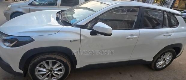 Toyota Corolla Cross Hybrid 2024 White