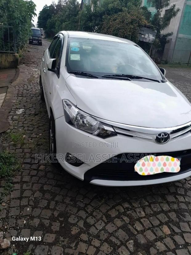 Toyota Yaris SE Hatchback 5dr 2016 White
