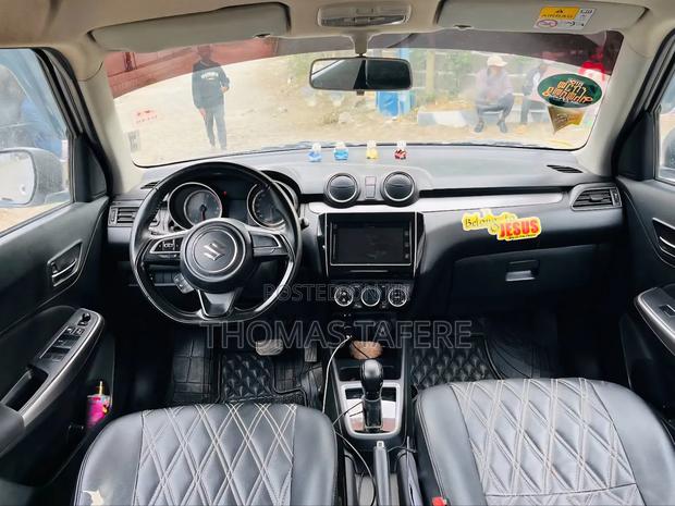 Suzuki Swift 2022 Silver