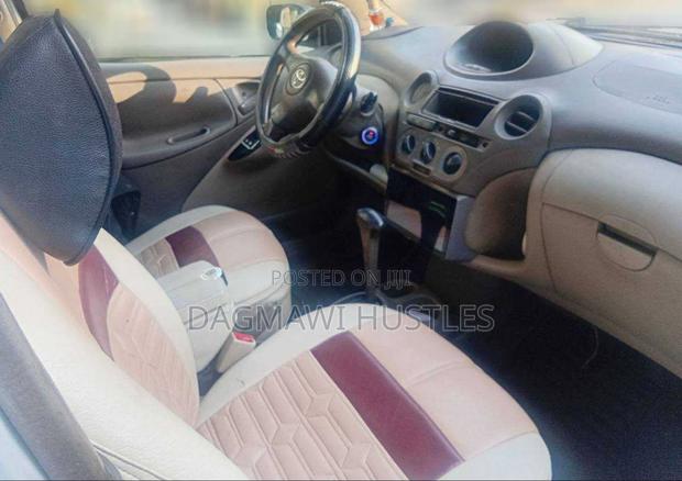 Toyota Platz 2005 Silver