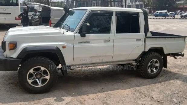 Toyota Land Cruiser 2018 Ivory