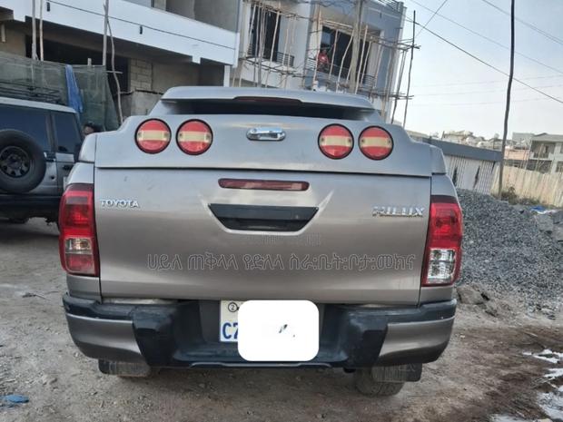 Toyota Hilux 2020 Gold
