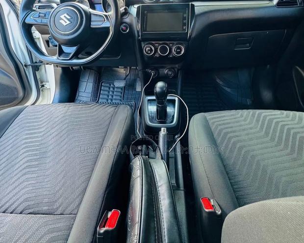 Suzuki Swift 2023 White