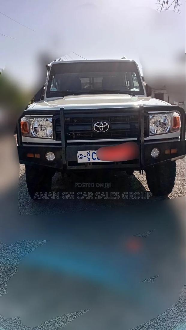 Toyota Land Cruiser 2021 White