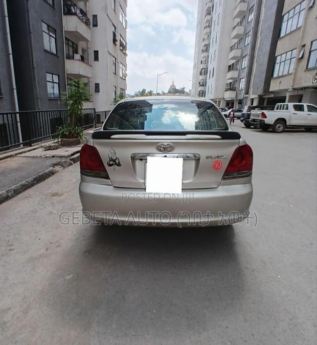 Toyota Platz 2003 Gold