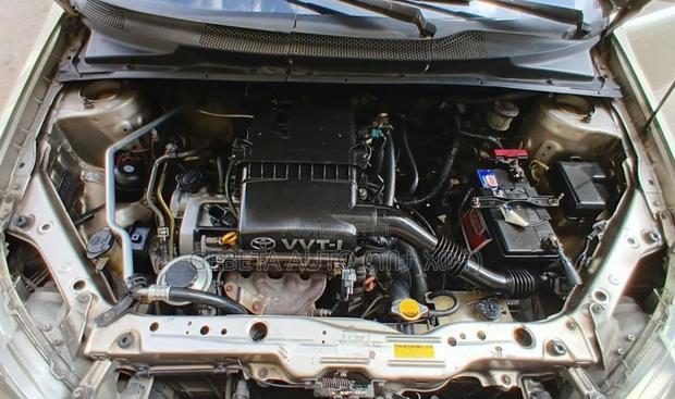 Toyota Platz 2003 Gold