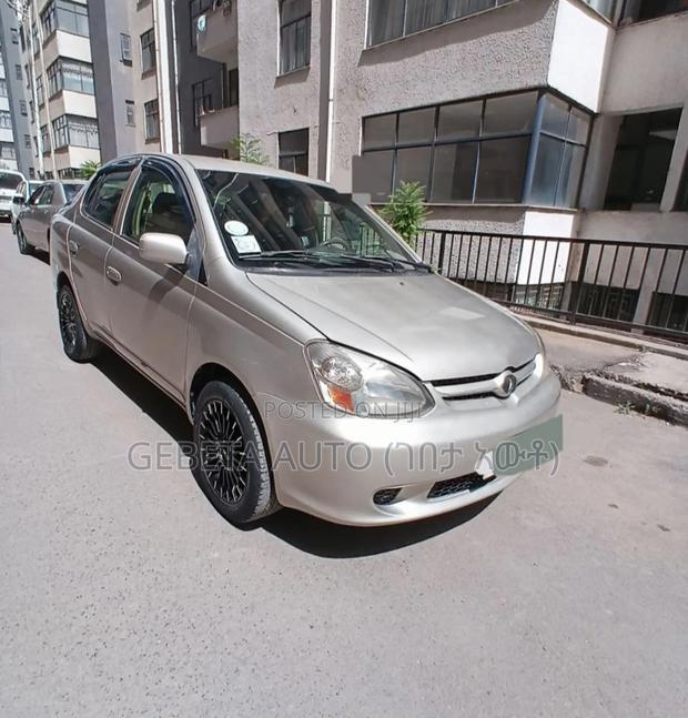 Toyota Platz 2003 Gold