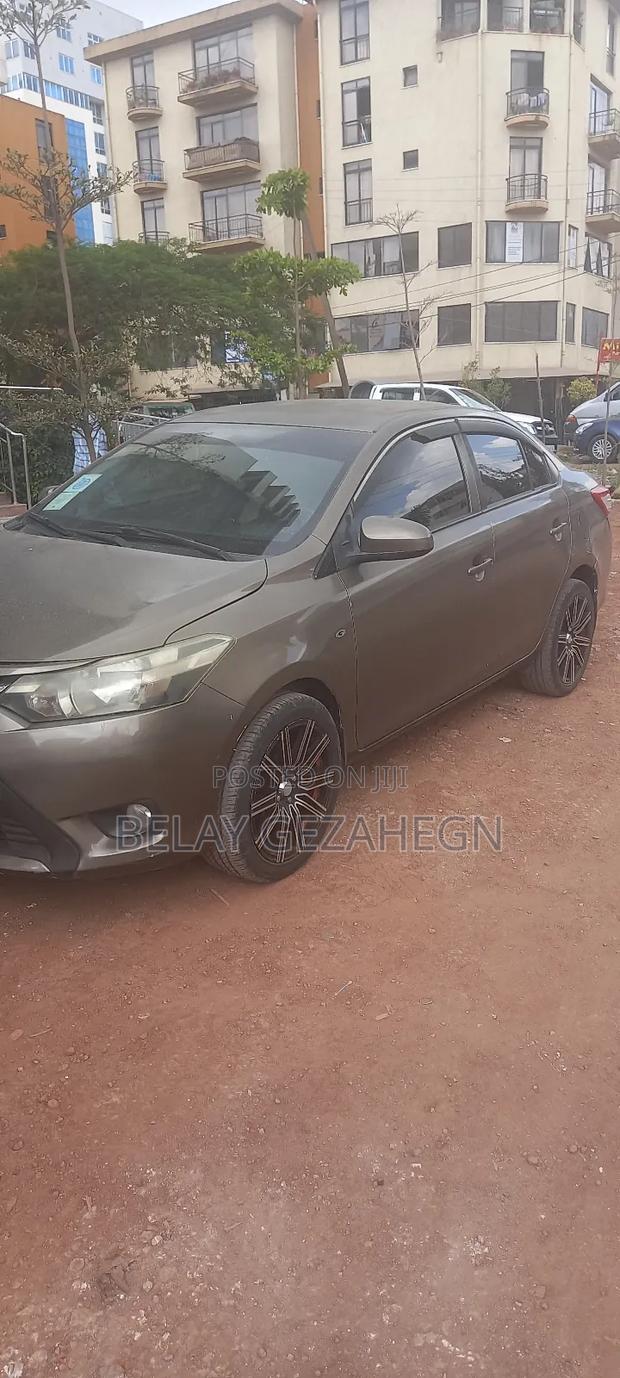 Toyota Yaris SE Hatchback 5dr 2013 Brown