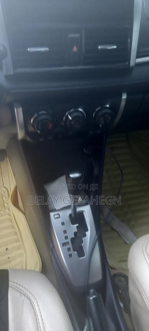 Toyota Yaris SE Hatchback 5dr 2013 Brown