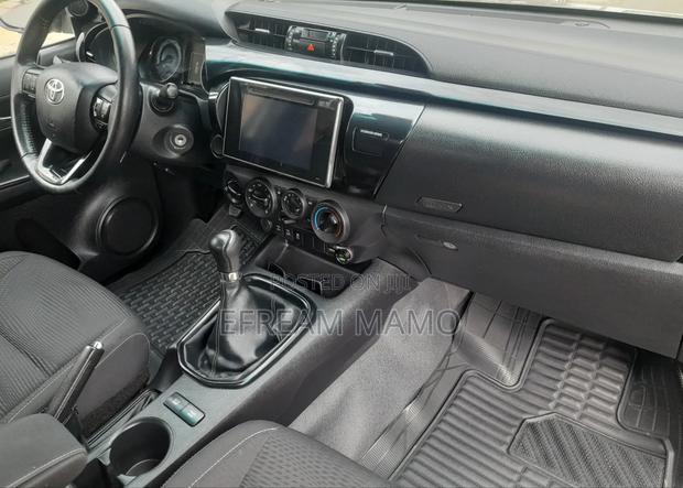 Toyota Hilux 2020 Gray