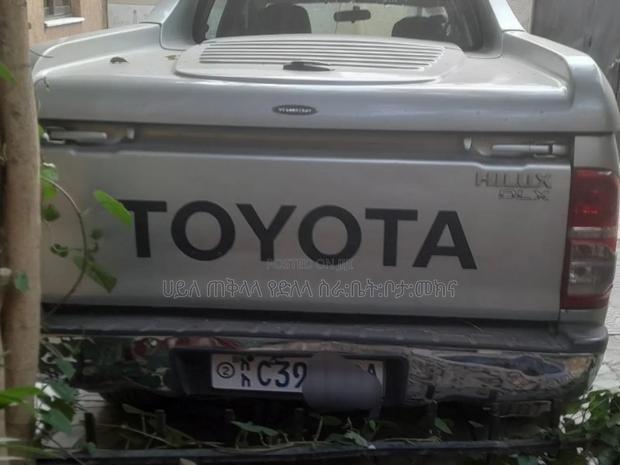 Toyota Hilux 2010 Teal