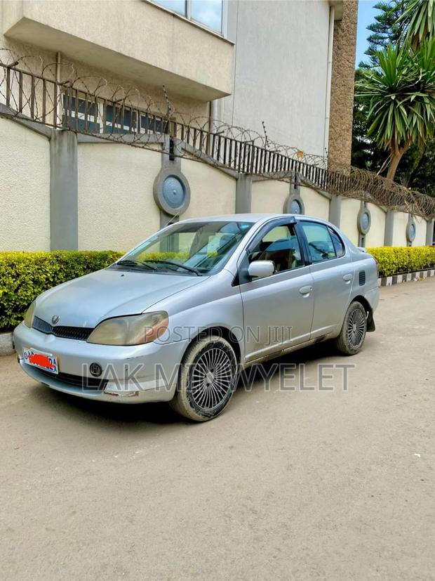 Toyota Platz 2001 Silver