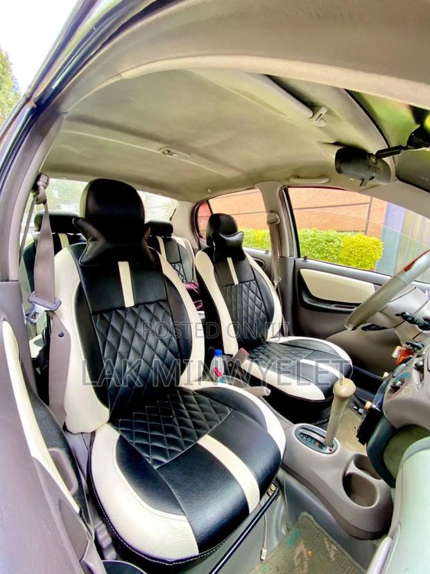 Toyota Platz 2001 Silver