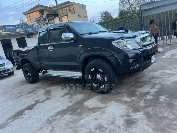 Toyota Hilux 2011 Black