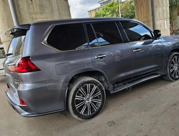 Lexus LX 2018 Gray