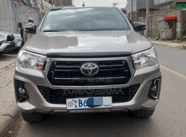 Toyota Hilux 2020 Brown