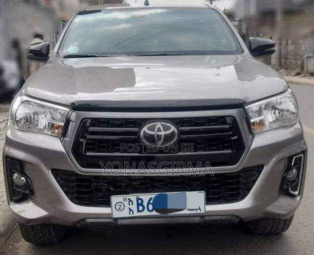 Toyota Hilux 2020 Brown