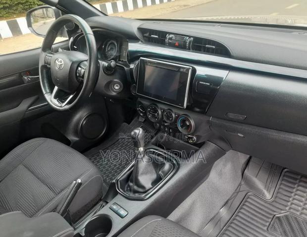 Toyota Hilux 2020 Brown