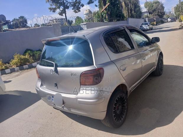 Toyota Vitz 2004 Silver