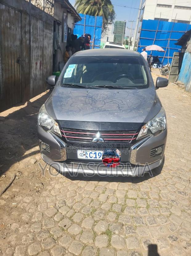 Mitsubishi Attrage 2021 Silver
