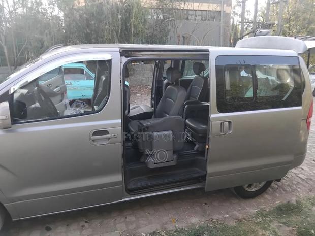 Hyundai Starex 2015 Gray