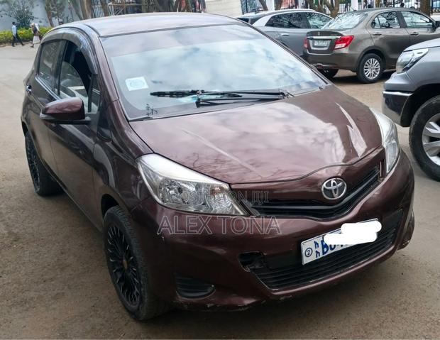 Toyota Yaris 2012 Burgundy