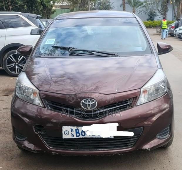 Toyota Yaris 2012 Burgundy