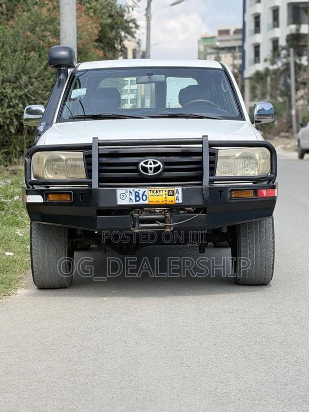 Toyota Land Cruiser 2007 White