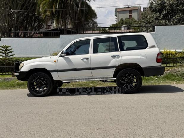 Toyota Land Cruiser 2007 White