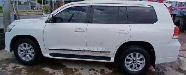 Toyota Land Cruiser 2012 White