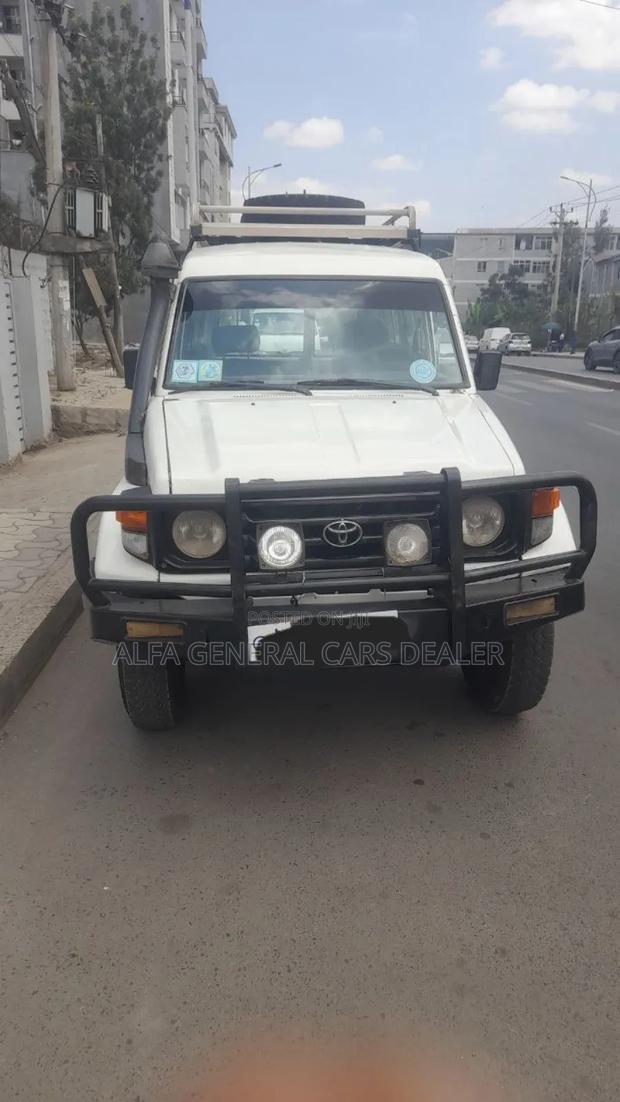Toyota Land Cruiser 2006 White