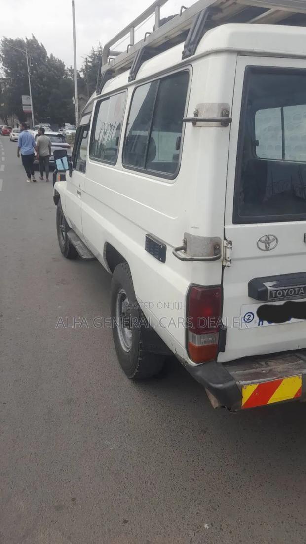 Toyota Land Cruiser 2006 White
