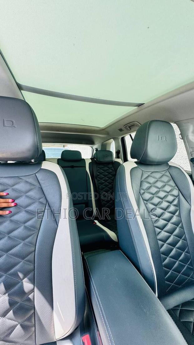 Volkswagen ID.6 2022 Gray