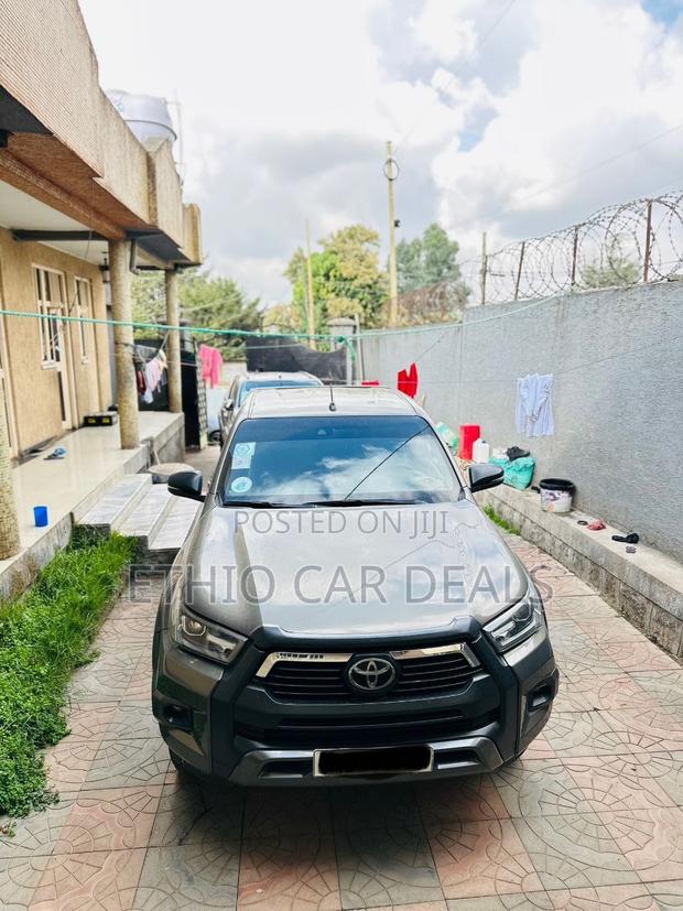 Toyota Hilux 2021 Beige