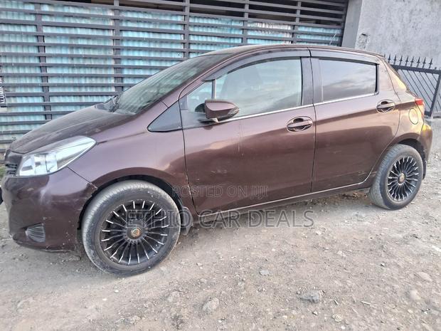 Toyota Yaris 2012 Burgundy