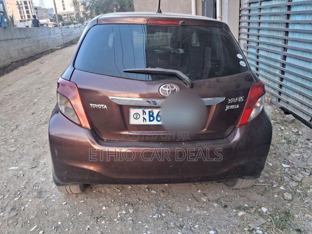 Toyota Yaris 2012 Burgundy
