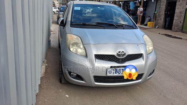 Toyota Yaris 2010 Silver